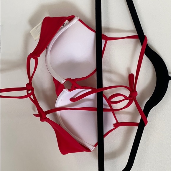 Red hollister bikini top 34A - Picture 3 of 3